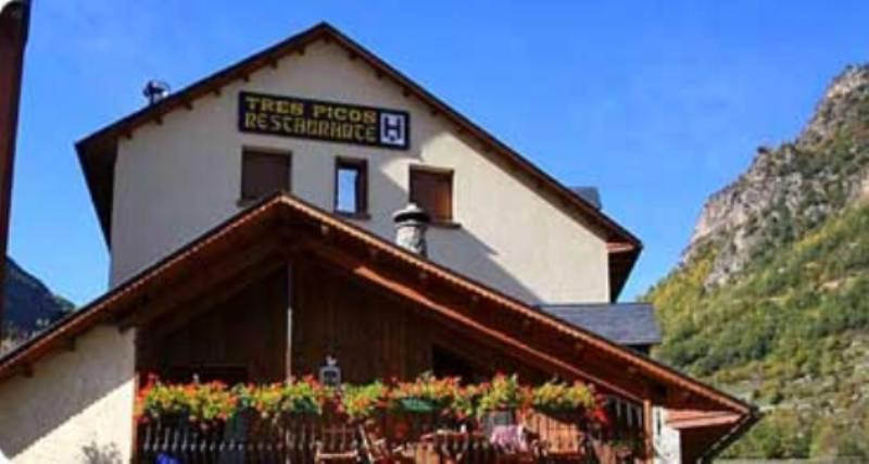 Hotel Tres Picos Eriste Exterior foto