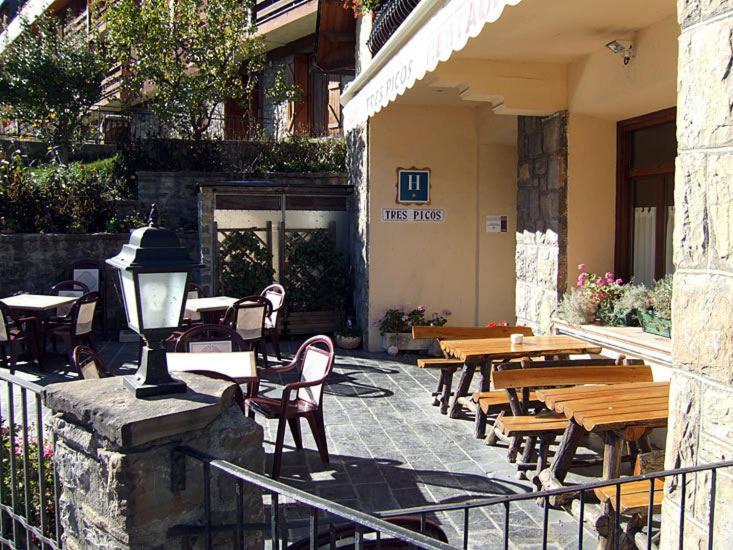 Hotel Tres Picos Eriste Exterior foto